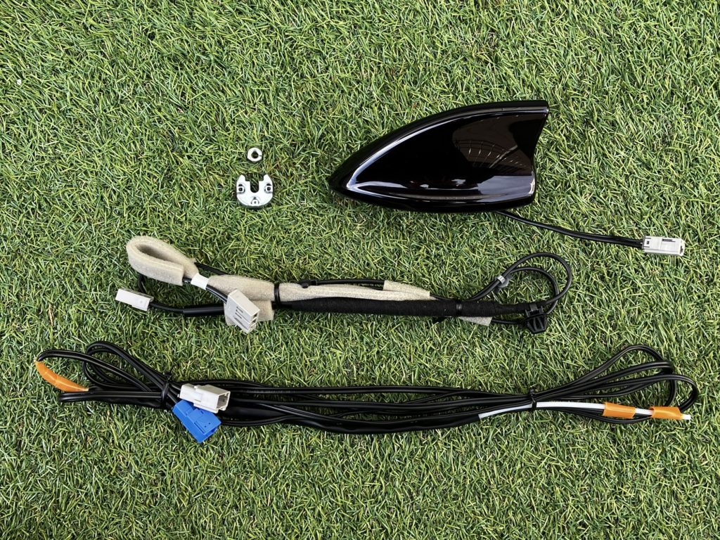 シャークフィンアンテナ①